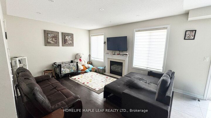Property Photo: 8 Ricardo Road ON L6P 3Z1