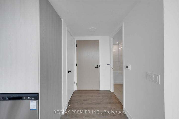 Property Photo: 195 Commerce Street 3712 ON L4K 0P9