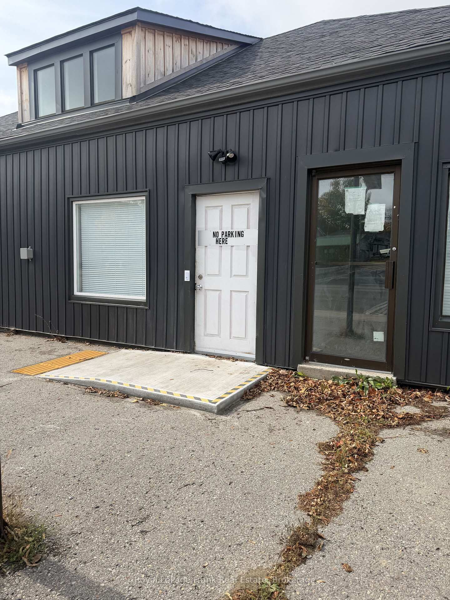 Property Photo:  54 Main Street 4  ON L9P 1J2 