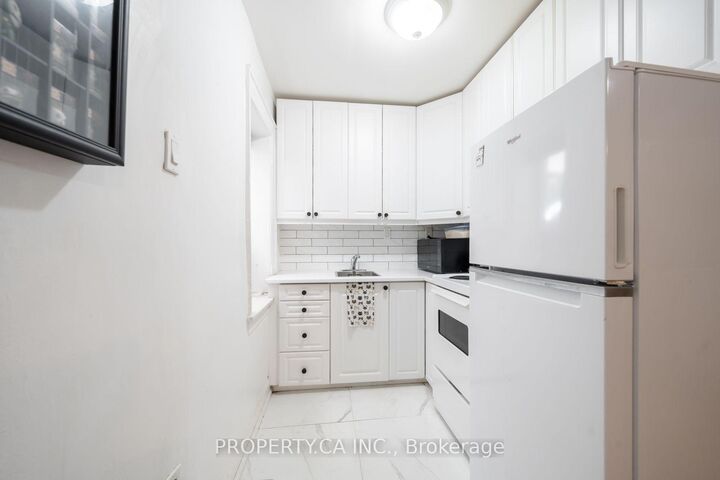 Property Photo: 849 Broadview Avenue E 28 ON M4K 2P9