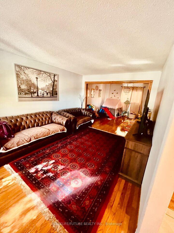 Property Photo:  1669 Beaton Way Main &Amp 2nd  ON L1X 1X7 