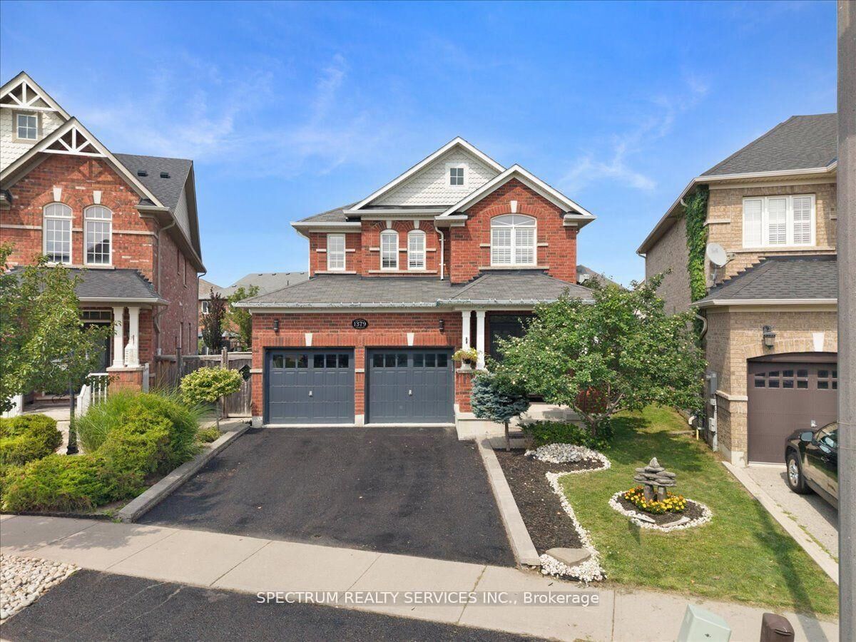 Property Photo: 1379 Rolph Terrace ON L9T 7E1