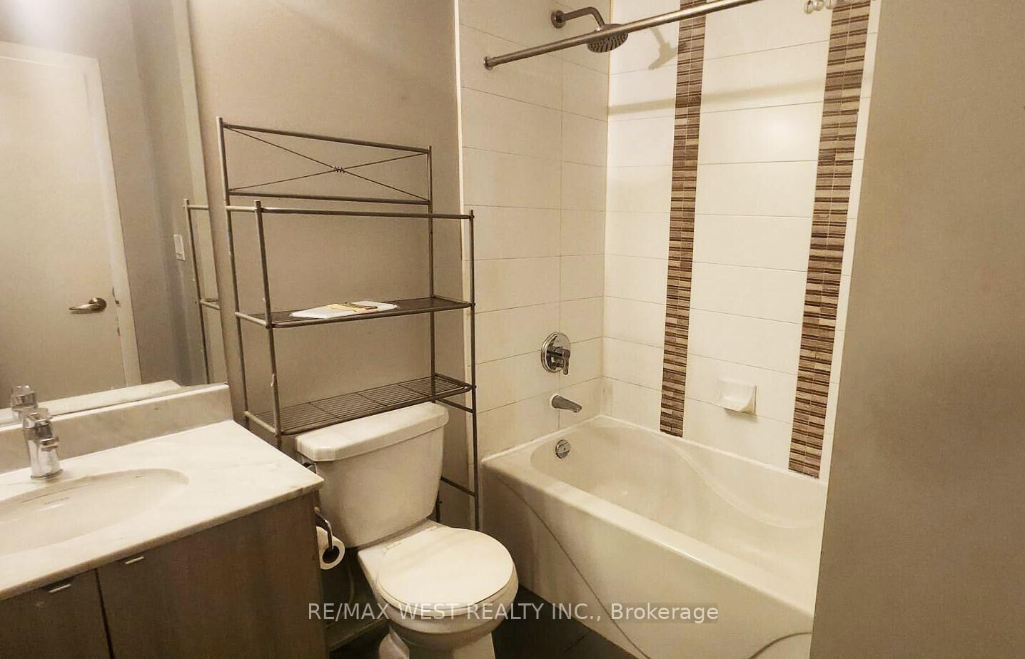 Property Photo:  4099 Brickstone Mews 405  ON L5B 0G2 