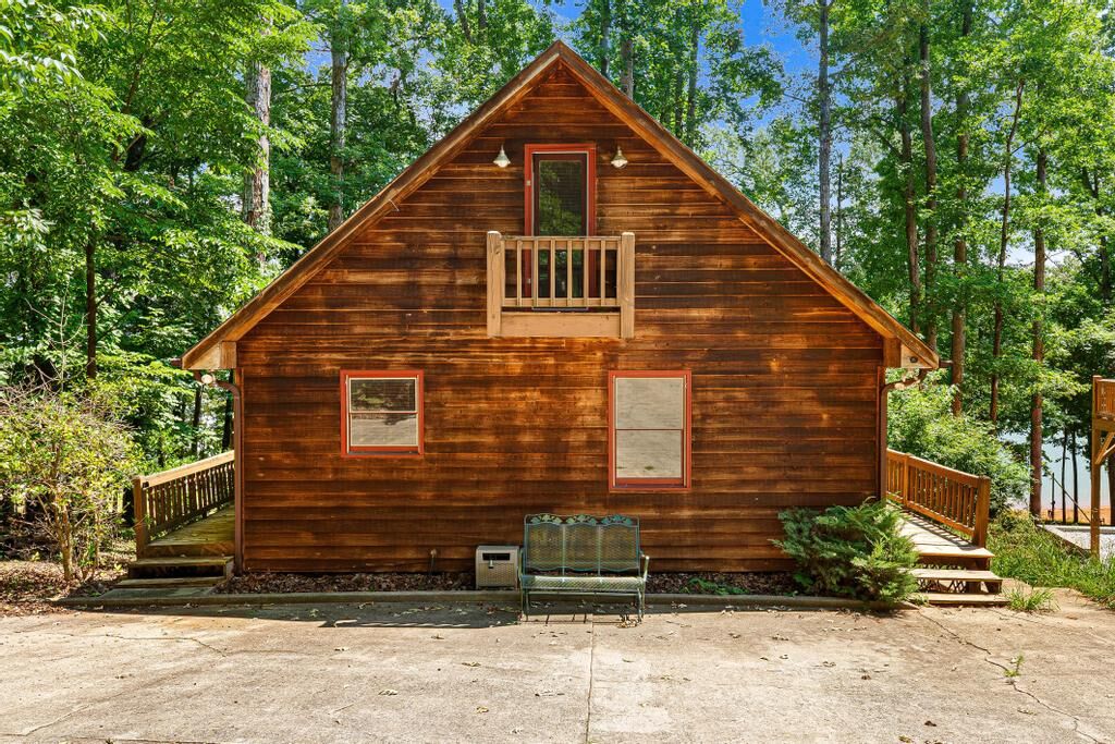 Property Photo: 415 Kenwood Drive SC 29693