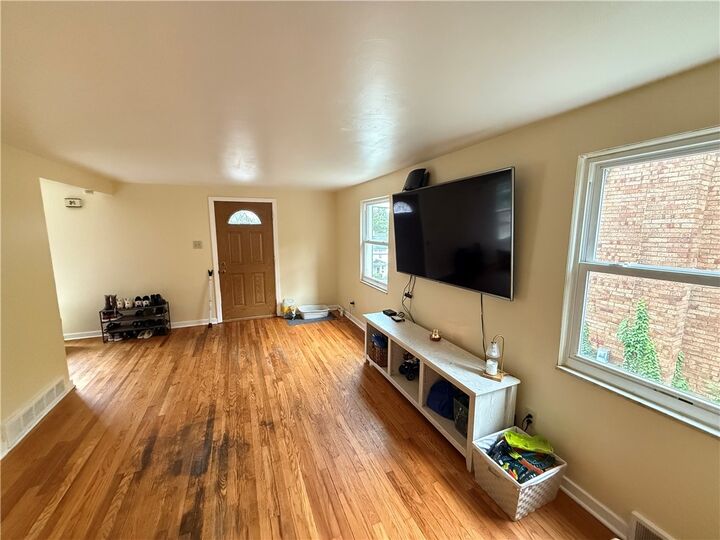 Property Photo: 1366 Broadway Ave PA 15035