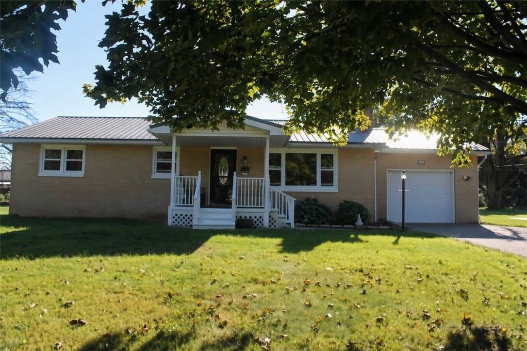 Property Photo: 44 Valley View Dr PA 16142