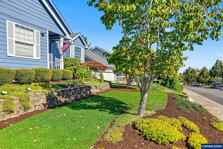 Property Photo:  260 NW Elderberry Ln  OR 97338 