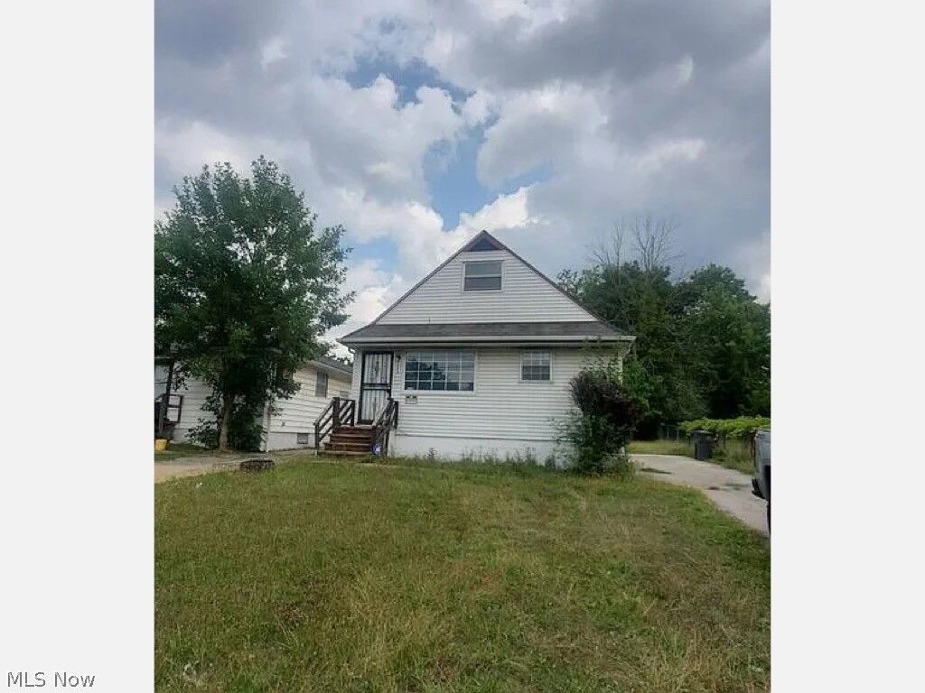 Property Photo: 4595 Lee Road OH 44128