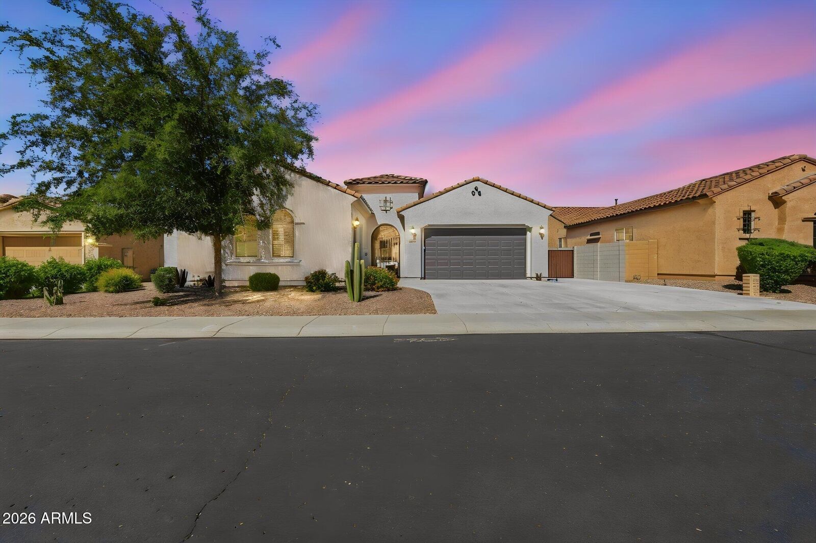 Property Photo: 10910 E Travertine Avenue AZ 85212