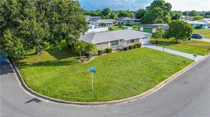 Property Photo:  401 Parkside St  FL 33936 