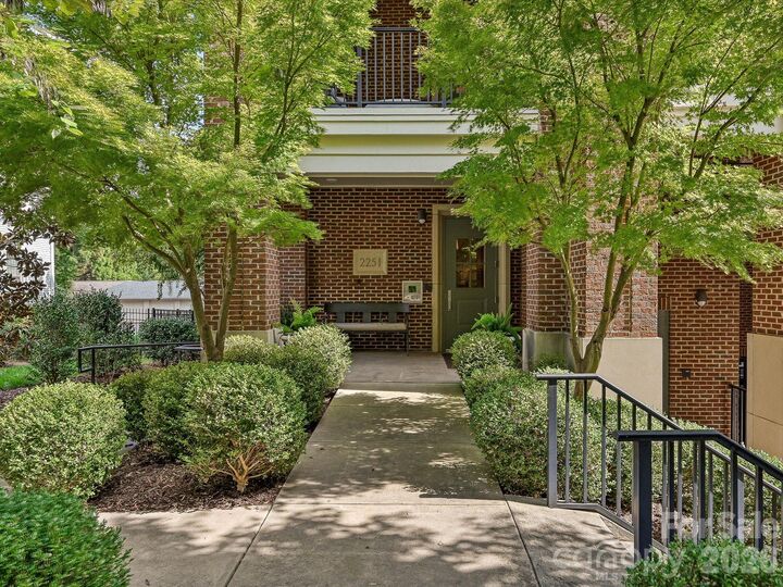 Property Photo: 2251 Selwyn Avenue 203 NC 28207