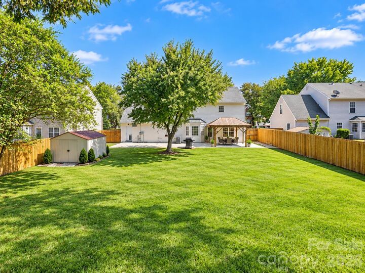 Property Photo: 10008 Wild Dogwood Court NC 28273