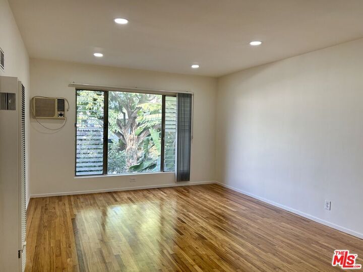 Property Photo: 7704 Romaine St, Unit 6 CA 90046