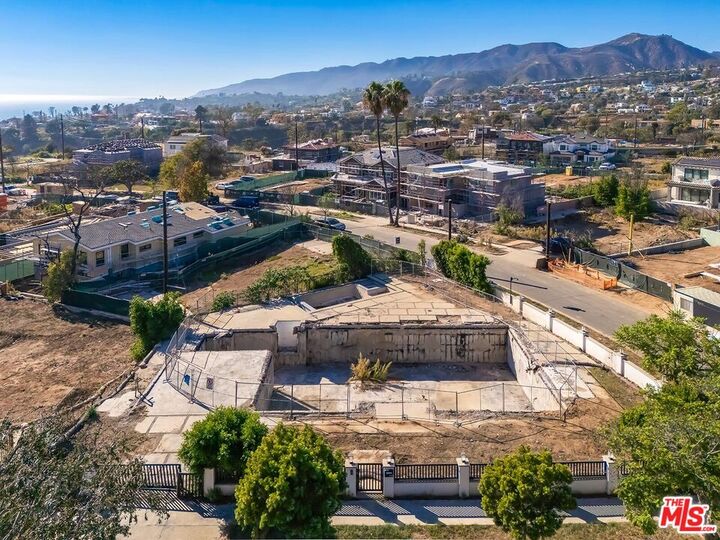 Property Photo: 541 Almar Ave CA 90272