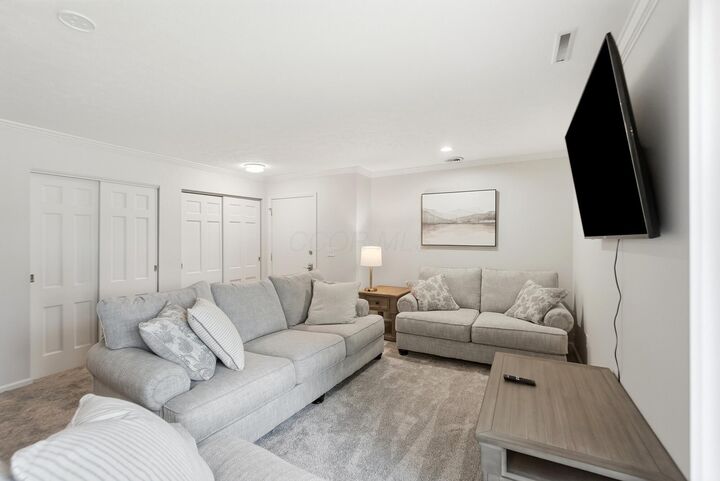 Property Photo:  625 Country Club Drive  OH 43055 