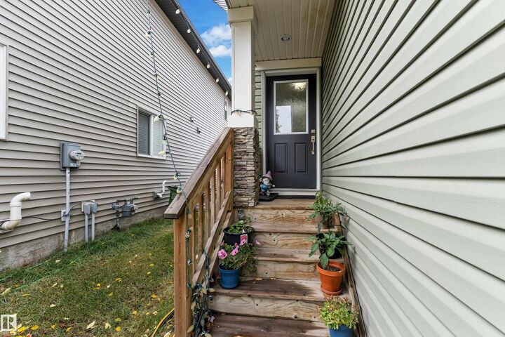 Property Photo:  1208 33A Street NW  AB T6T 2C4 