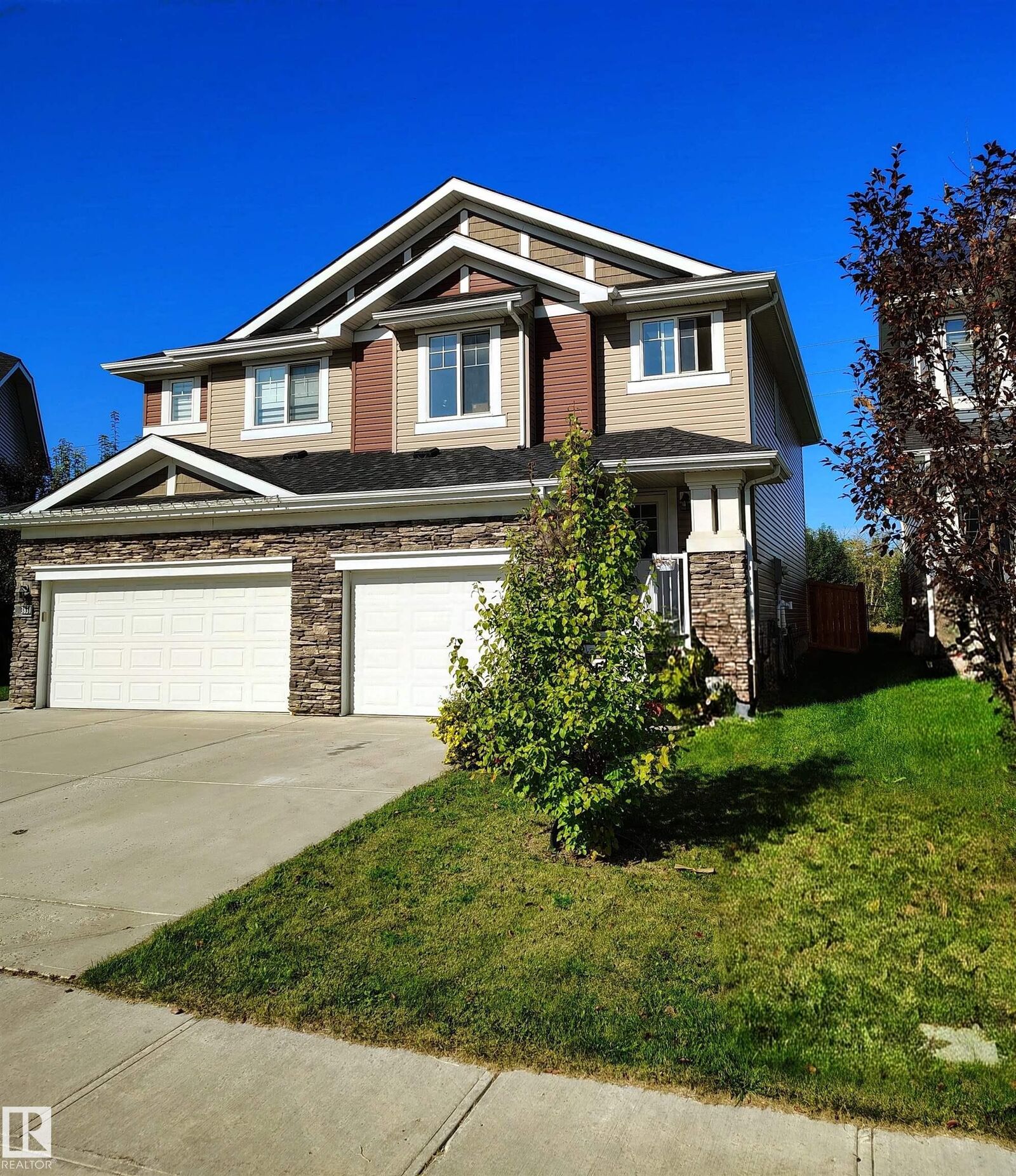 Property Photo:  3833 Robins Crescent NW  AB T5S 0M7 