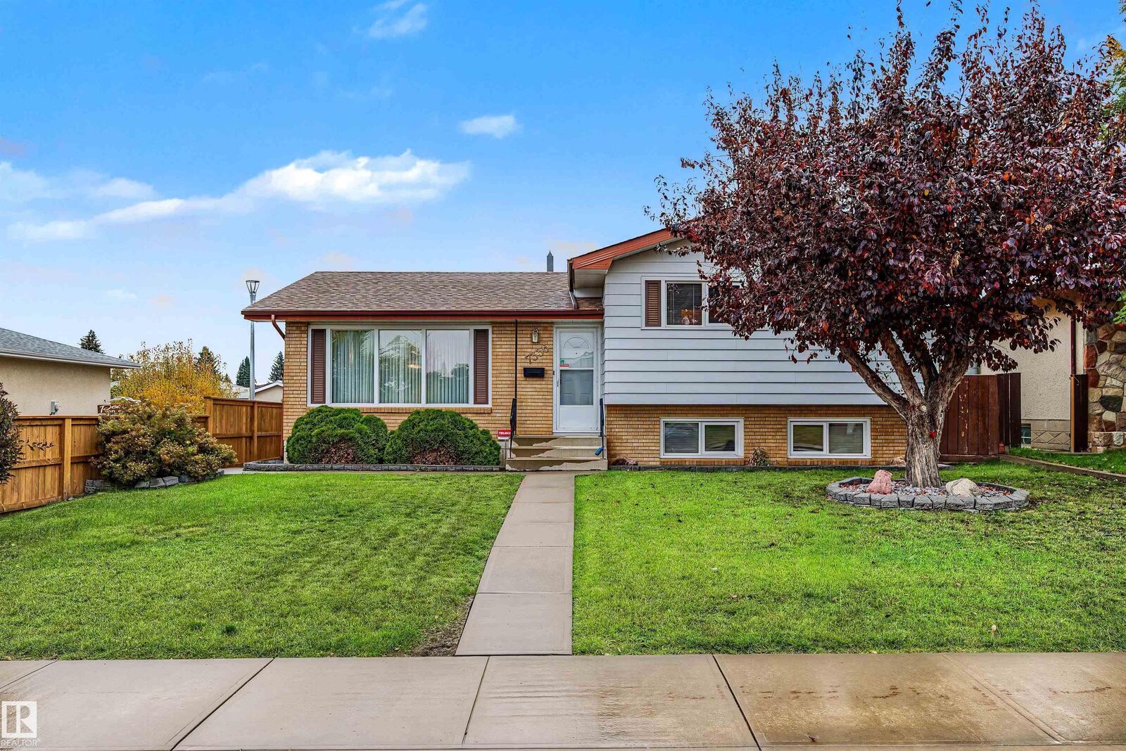 Property Photo:  7336 147 Avenue NW  AB T5C 2T2 