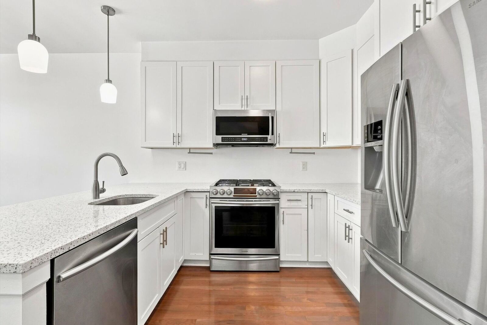 Property Photo:  850 Newark Ave 4D  NJ 07306 