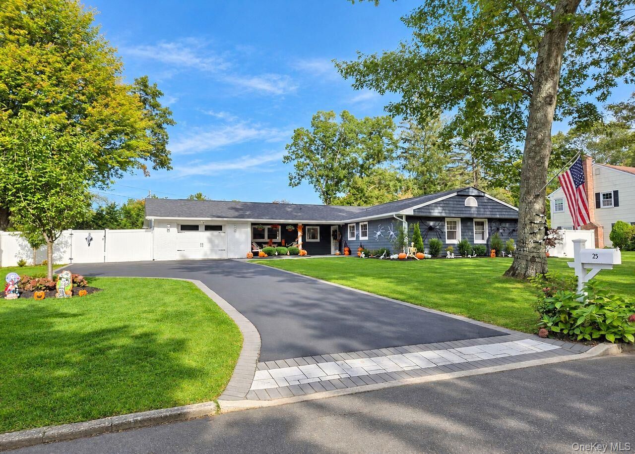 Property Photo:  25 Stratton Lane  NY 11790 