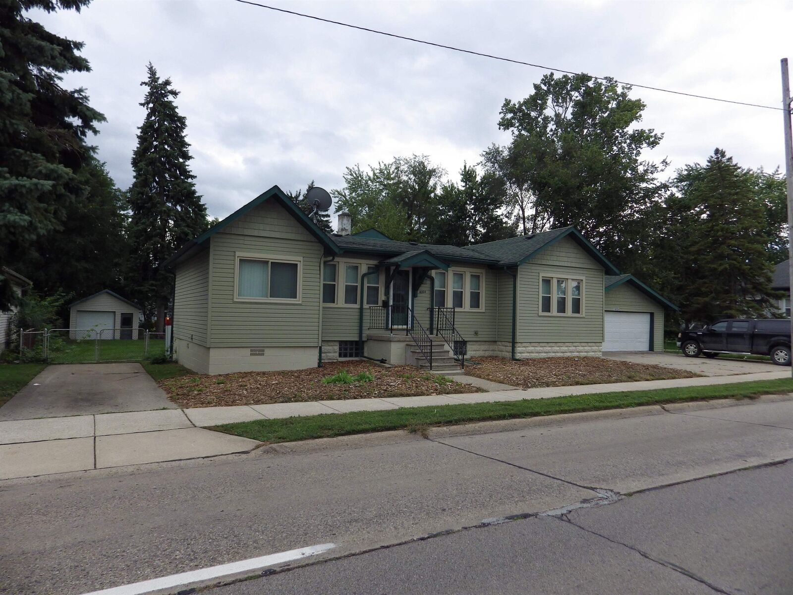 Property Photo:  16324 E 10 Mile Road  MI 48021 