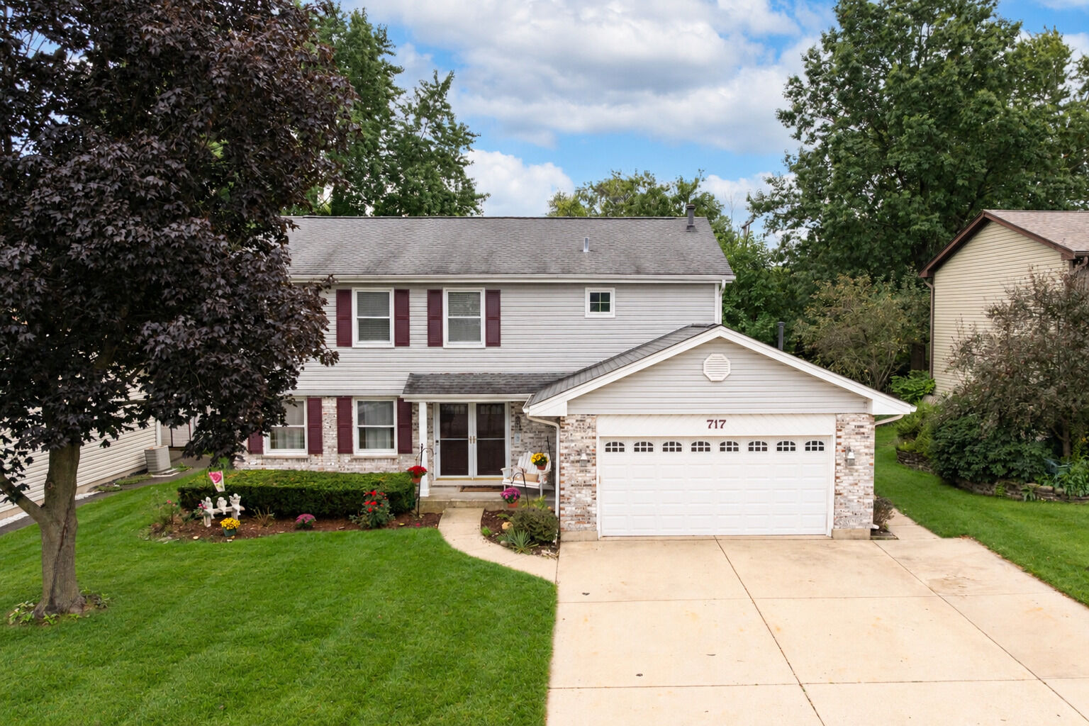Property Photo: 717 S Point Drive IL 60193