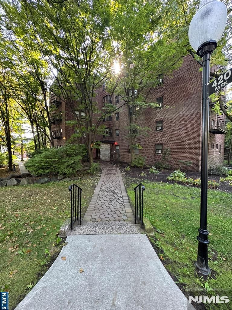 Property Photo: 420 Park Place 5C NJ 07024