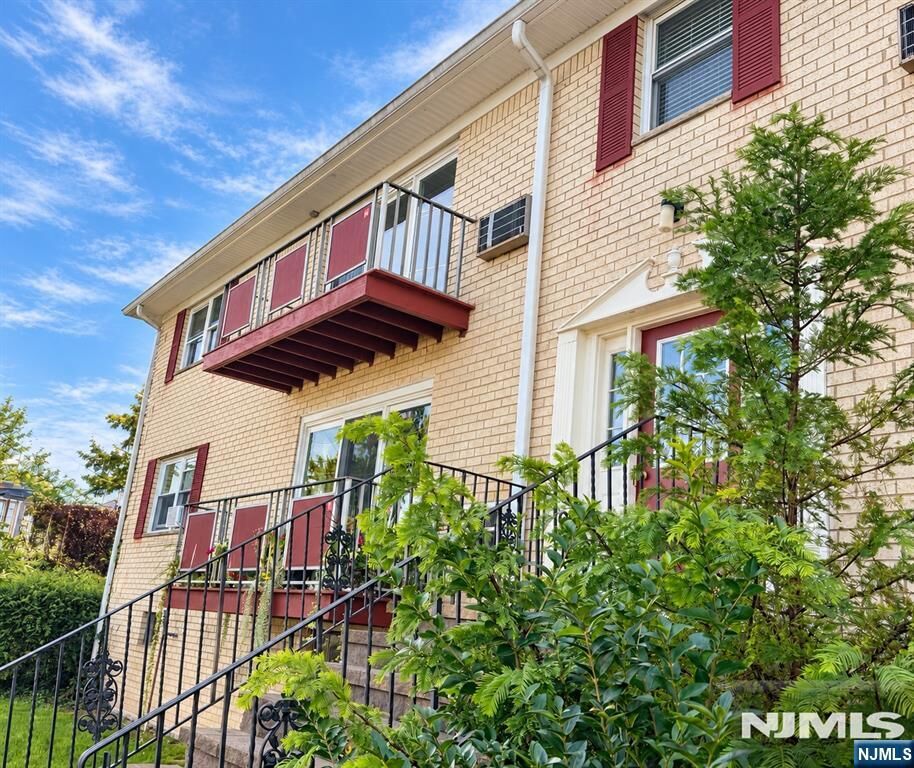 Property Photo:  288 Hoover Avenue 2  NJ 07003 