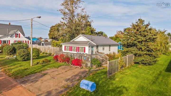 Property Photo:  40 Walton Street  NS B0K 1L0 