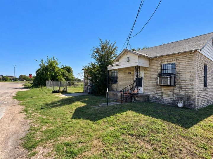 Property Photo: 207 E Church Street TX 76704