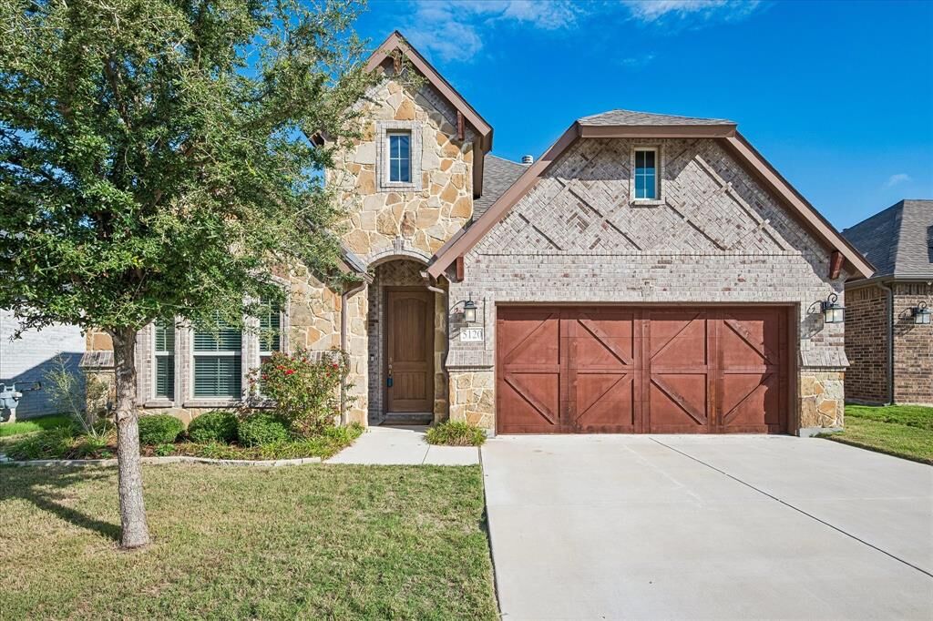 Property Photo: 5120 Cantle Court TX 76036