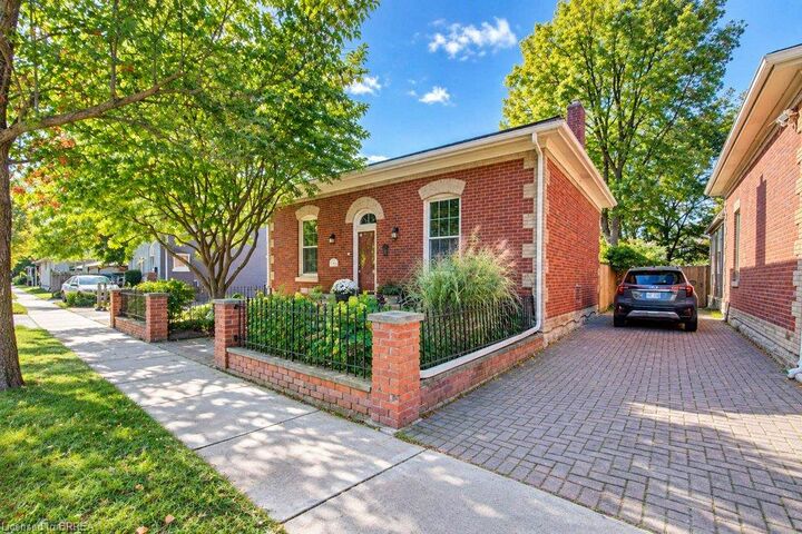 Property Photo:  48 Albion Street  ON N3T 3M3 