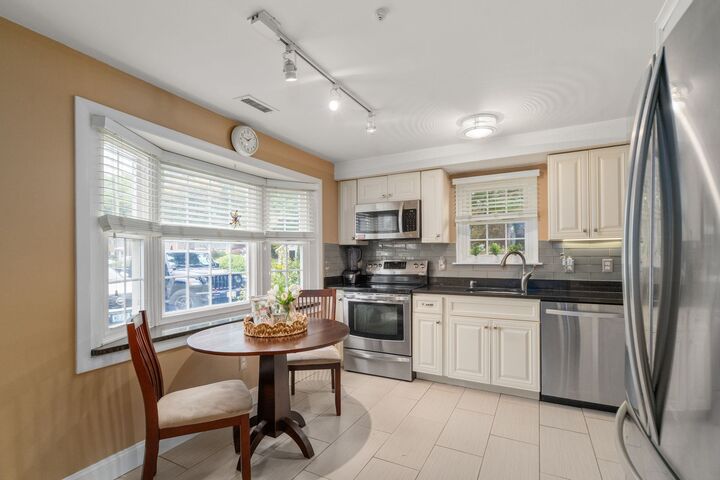 Property Photo:  4 Jennifer Ln 4  MA 02072 