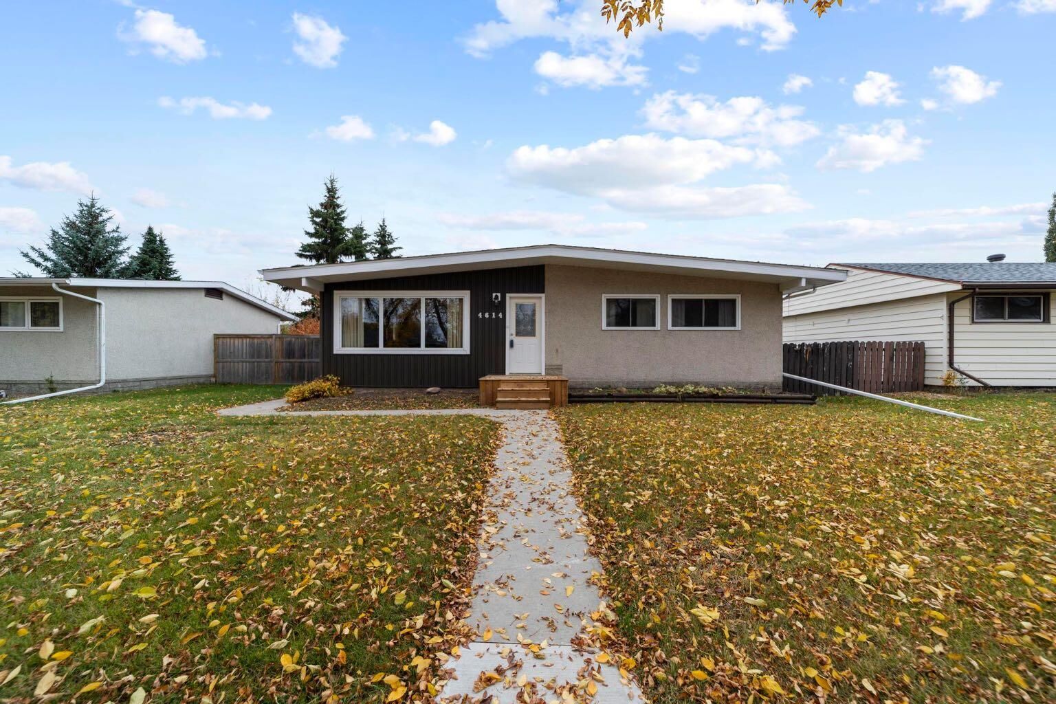 Property Photo:  4614 61 Street  AB T4V 2H7 