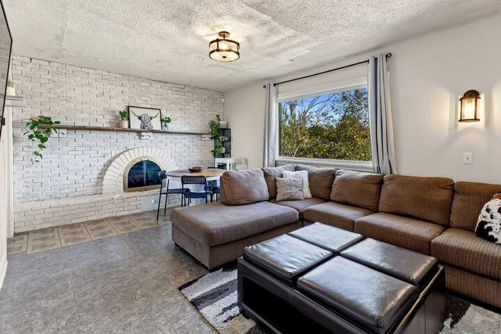 Property Photo:  105 3 Avenue  AB T0J 0S0 