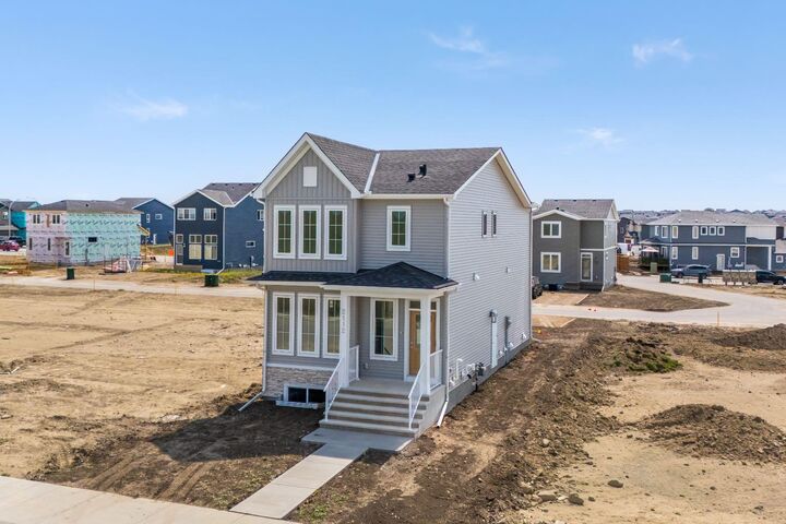Property Photo:  83 Hotchkiss Way SE  AB T3S 0V2 