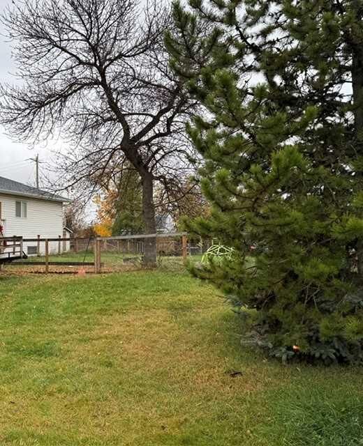 Property Photo:  9907 102 Avenue  AB T8X 5A4 