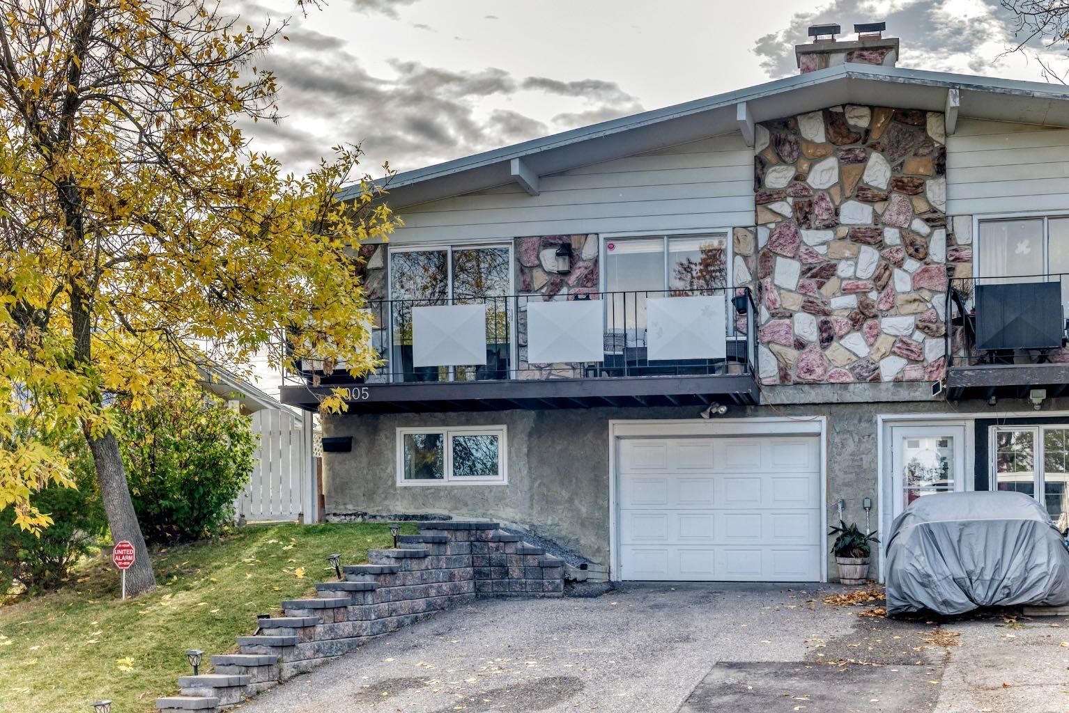 Property Photo:  1005 Hunterhaven Road NW  AB T2K 4K4 