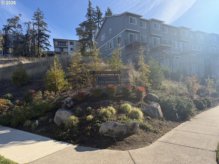 Property Photo:  2610 Waterlily Dr  OR 97403 
