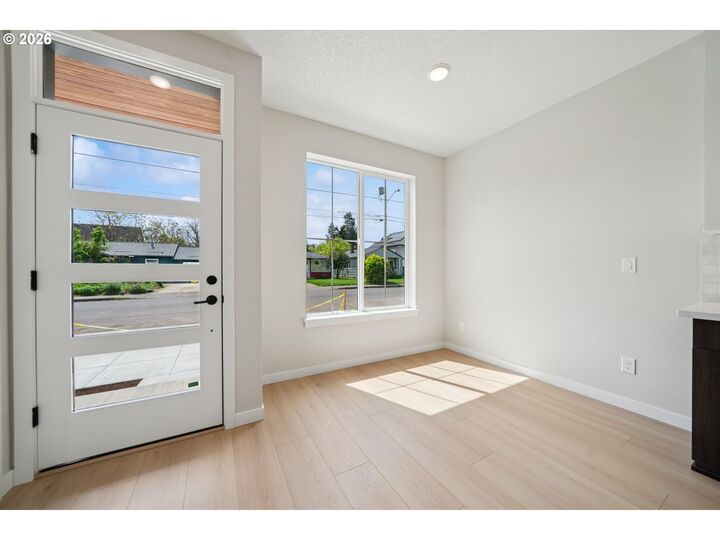 Property Photo: 5941 SE Reedway St OR 97206