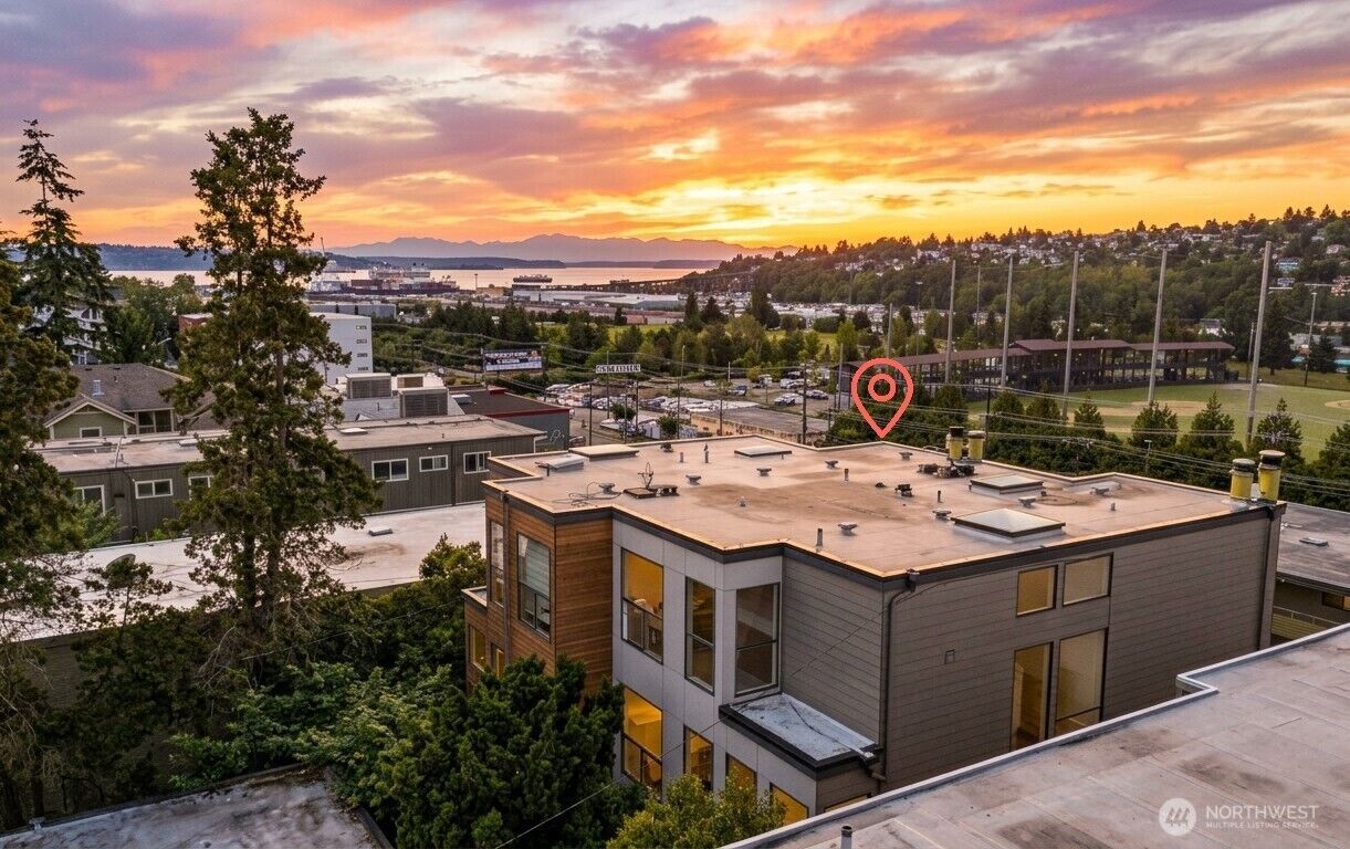 Property Photo:  2831  Fourteenth Ave W #2  WA 98119 