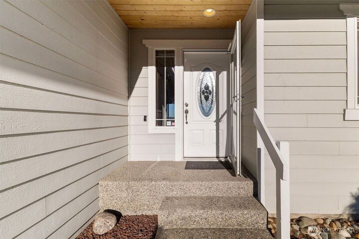 Property Photo: 2927 Viewmont Place WA 98282
