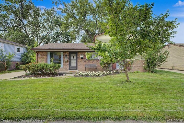 Property Photo:  33223 Lynx Street  MI 48185 