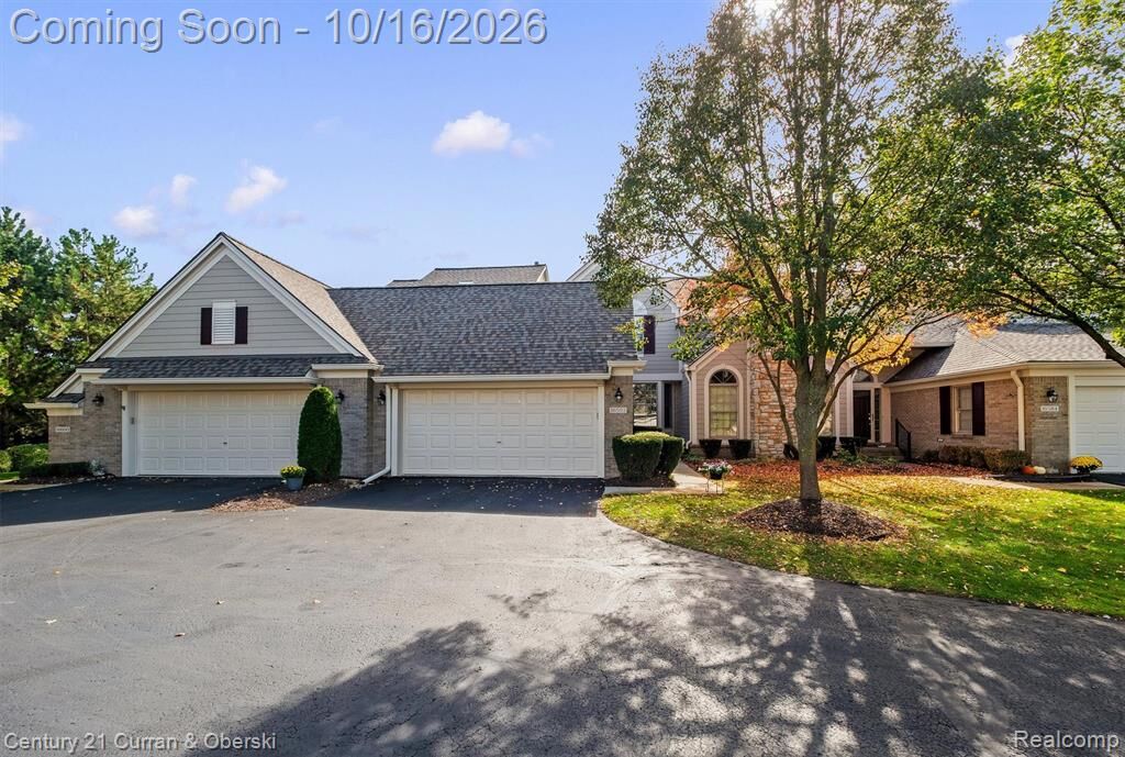 Property Photo: 16592 Lyonhurst Circle N MI 48168