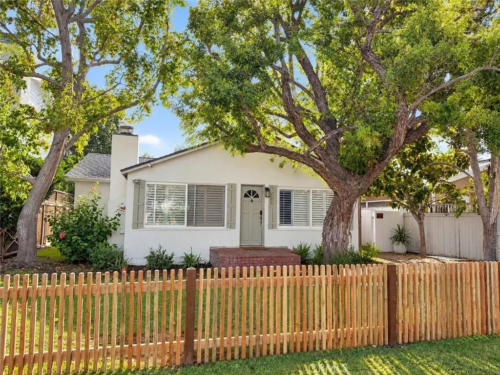 Property Photo:  275 Flower  CA 92627 