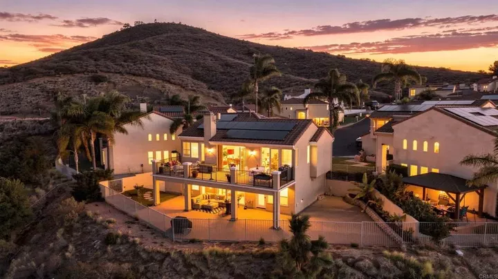 Property Photo: 10404 Artesian Springs Ct CA 91977