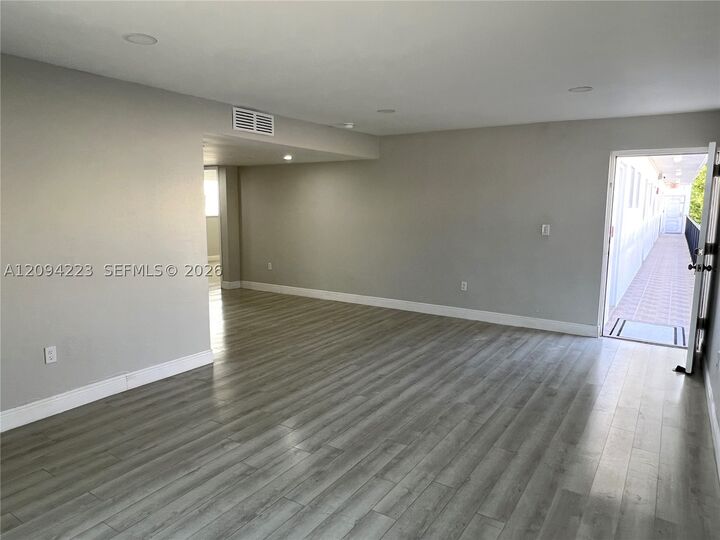 Property Photo:  1605 Pennsylvania Ave 304  FL 33139 