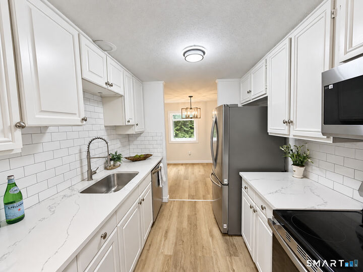 Property Photo:  6 East Hayes Road  CT 06424 