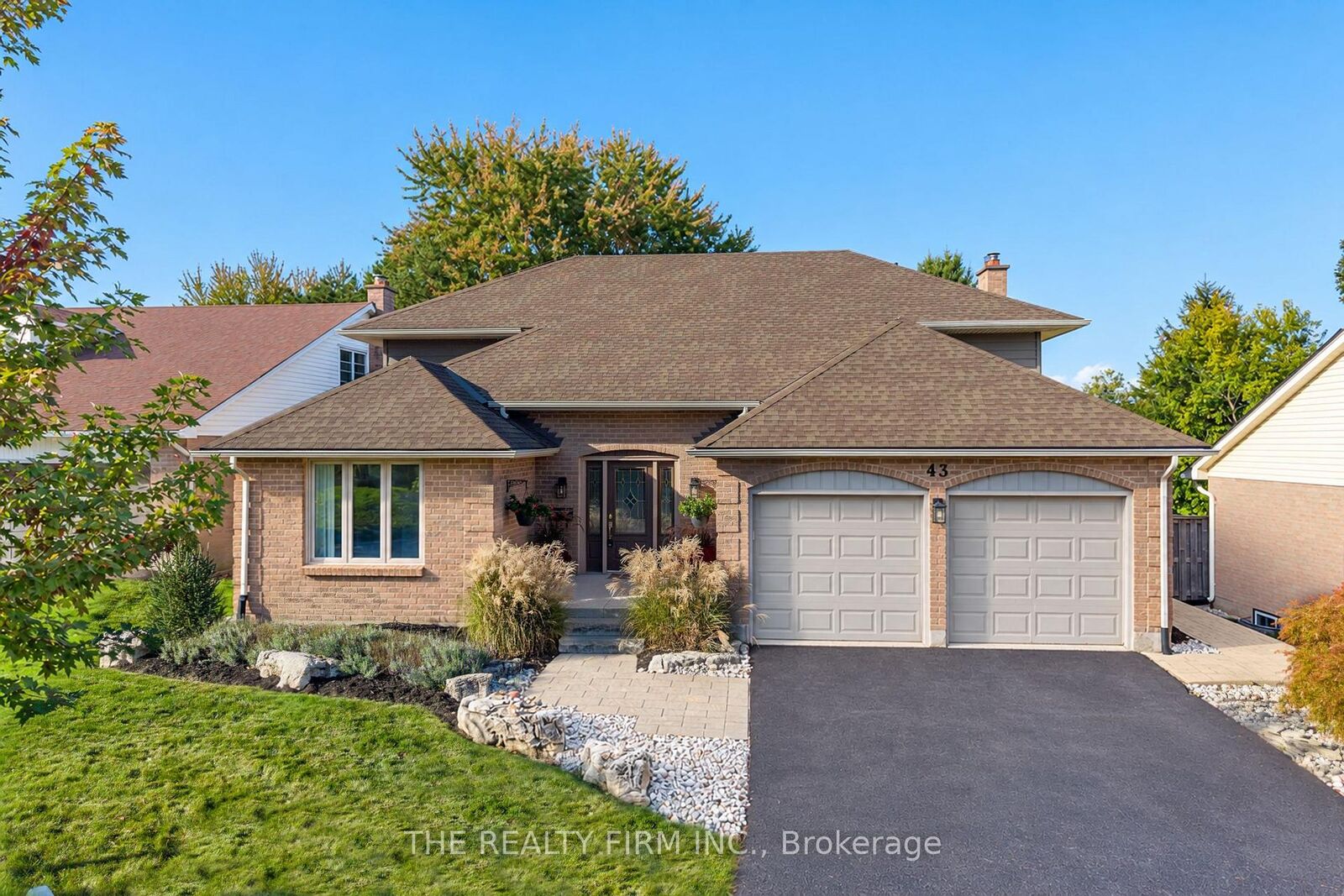 Property Photo:  43 Fairlane Crescent  ON N6K 3E1 