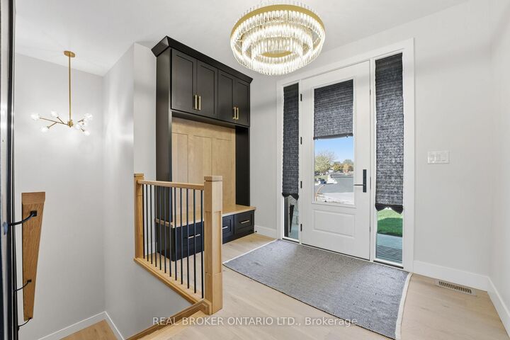 Property Photo:  48 Rebecca Drive  ON N5H 0A1 